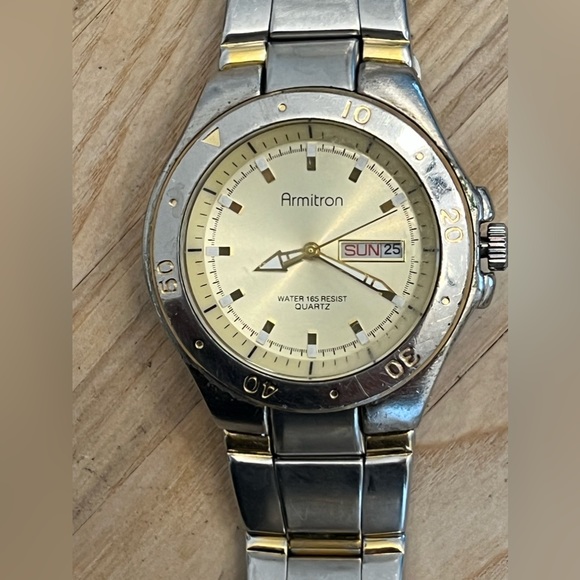 Armitron Men’s Watch Vintage Two Tone Bracelet Yellow Dial Day Date Windows - Picture 3 of 11